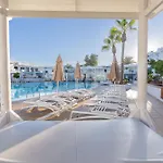Ξενοδοχείο με διαμερίσματα Arena 3*