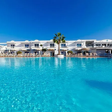Arena Aparthotel 3*